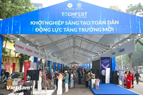 Ảnh của Nhiều trải nghiệm công nghệ hấp dẫn tại sự kiện Techfest 2025 trên Phố đi bộ Hồ Hoàn Kiếm